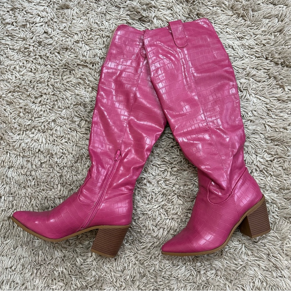 JOURNEE COLLECTION Fuchsia Therese Boots